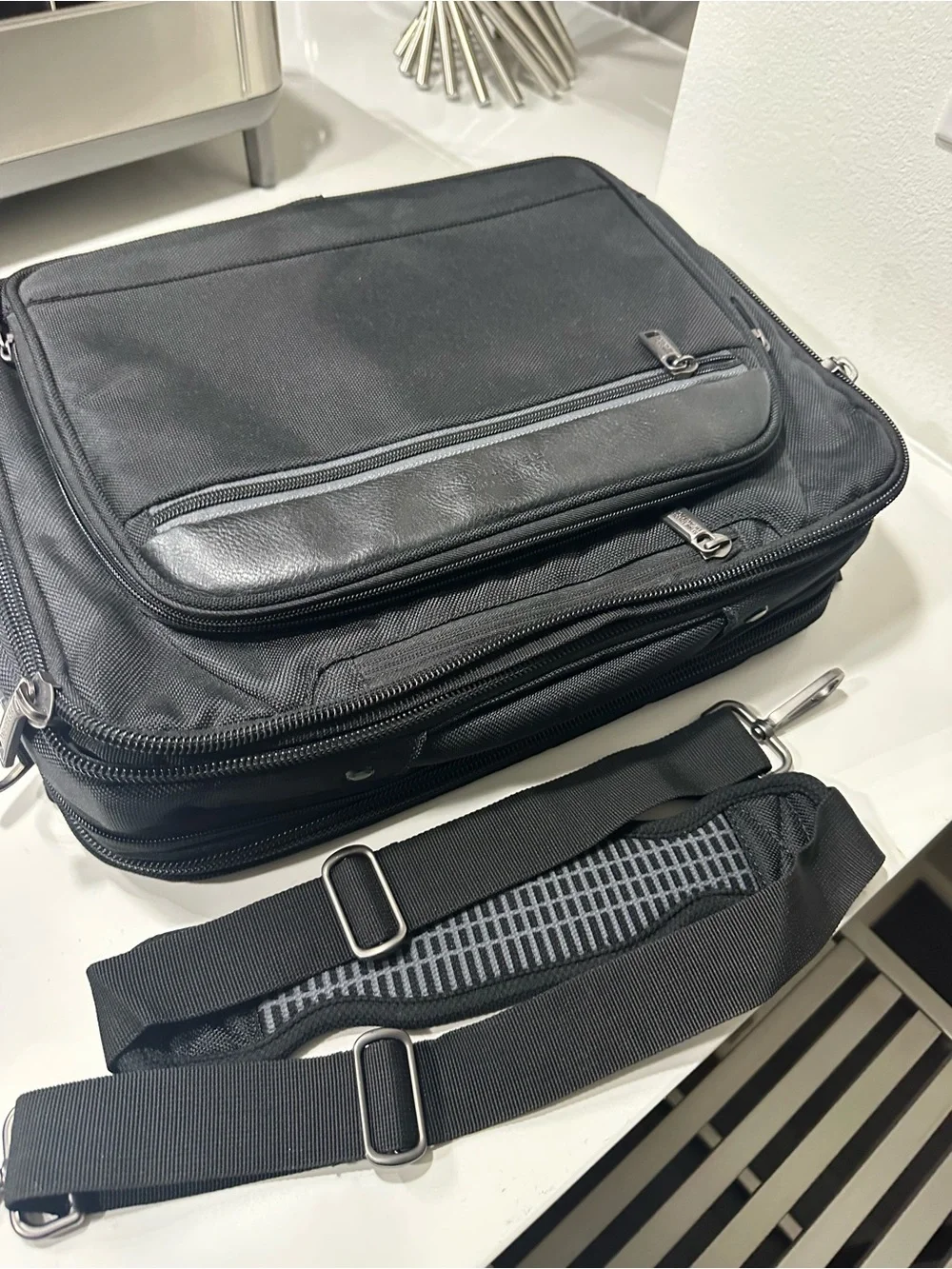 Kenneth Cole Reaction Relatively Easy Laptop Briefcase Business Backpack Black